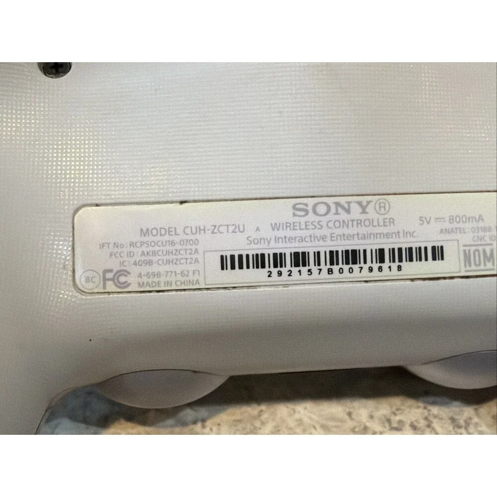 Playstation Dual Shock 4 V 2  Model CUH-ZCT2U 800 mA